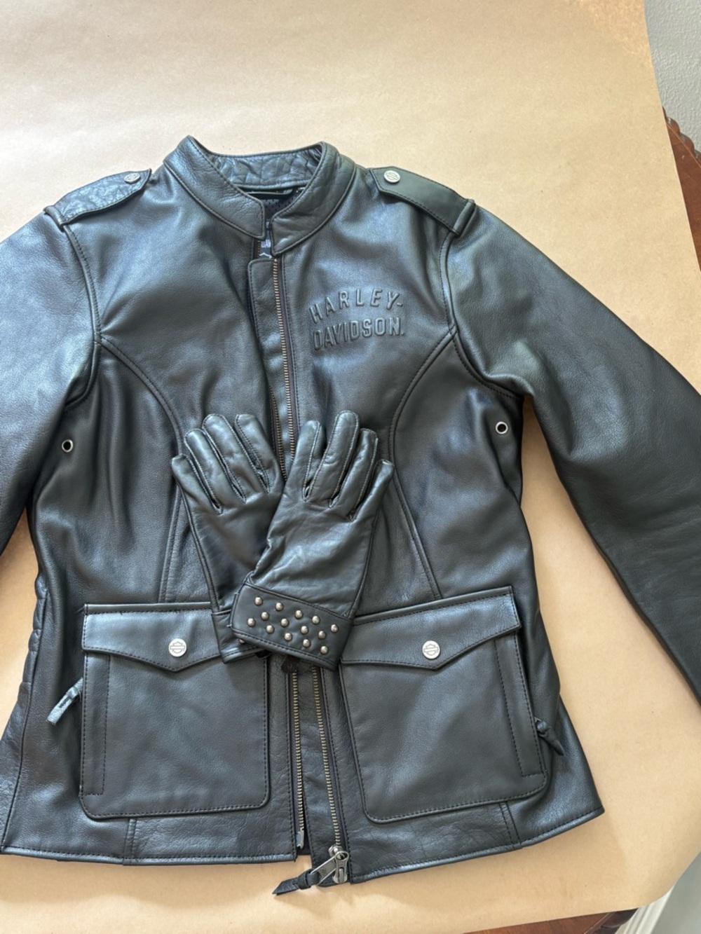 NEW Never Worn Harley-Davidson Black Women’s Leather Riding Jacket & Gloves - Picture 3 of 7
